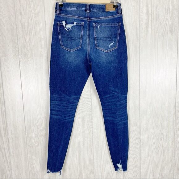 American Eagle | Medium Wash Distressed Curvy Hi Rise Jegging Size 2 - Picture 2 of 10